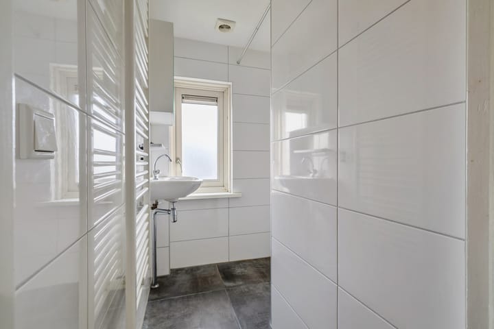 Foto 35 van van Limburg Stirumstraat 15