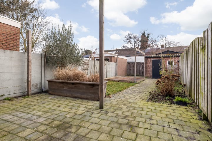 Foto 39 van van Limburg Stirumstraat 15