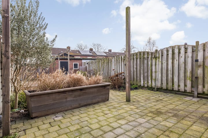 Foto 40 van van Limburg Stirumstraat 15