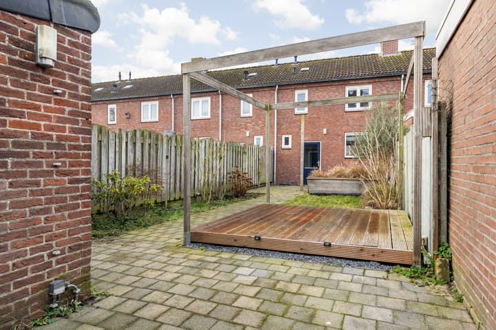 Foto 42 van van Limburg Stirumstraat 15