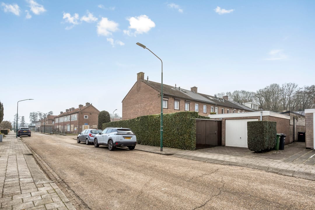 Photo 41 of Basilius van Bruggestraat 2