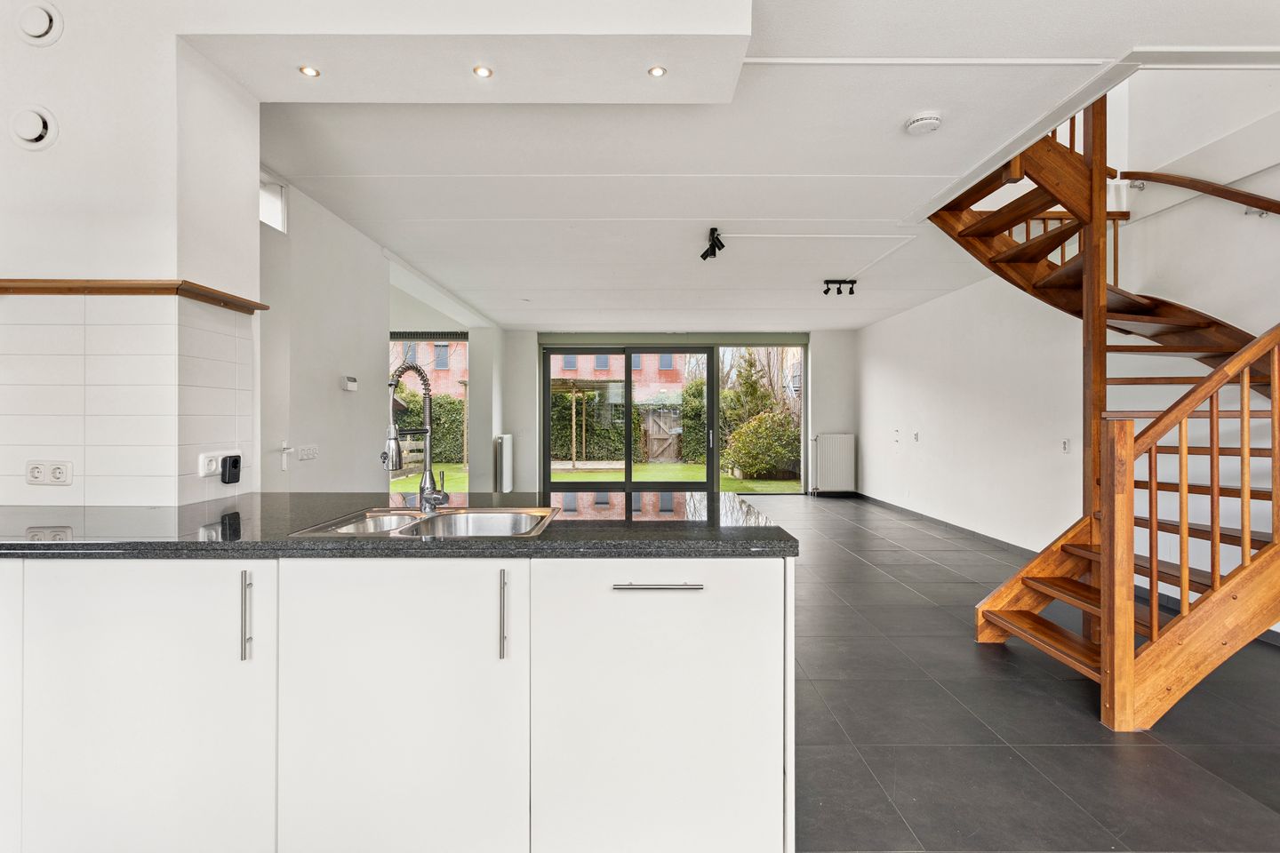 Photo 25 of W.M. Dudokstraat 10