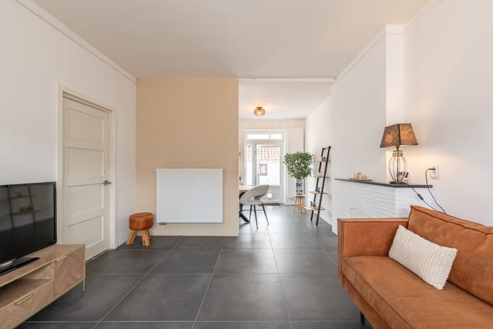 Photo 2 of Antoniusstraat 50