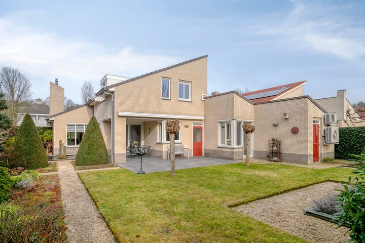 Photo 2 of Laurier 2