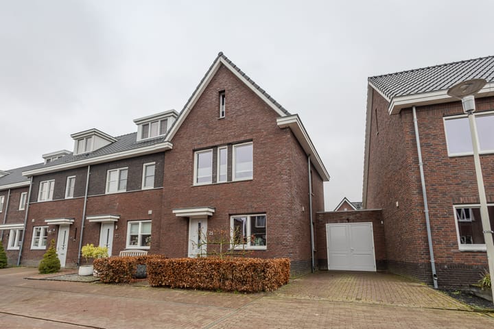 Meester de Weertstraat 25