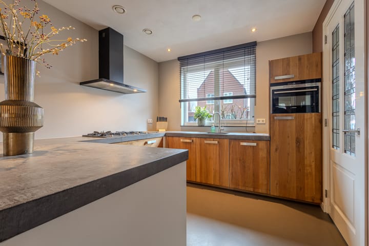 Photo 4 of Meester de Weertstraat 25