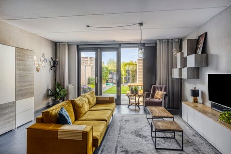 Aurelia 190 secondary image