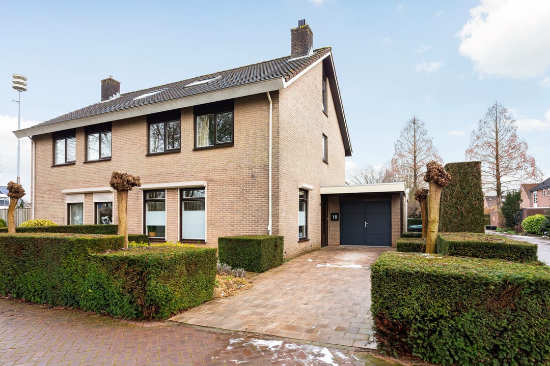 Twee-onder-een-kap aan Spaakstraat 19, Zevenaar
