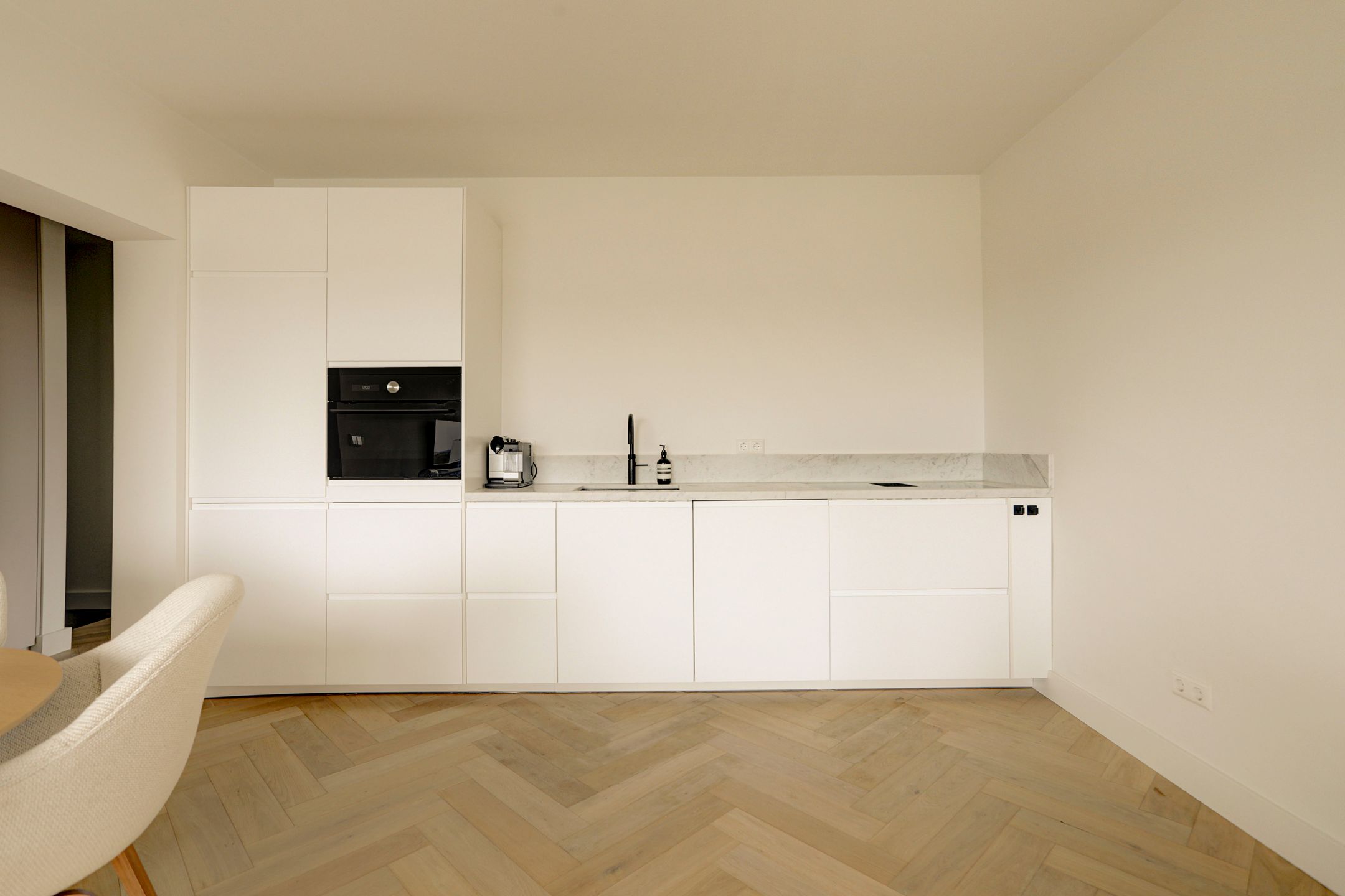 Photo 3 of Burgemeester van Alphenstraat 59-F3