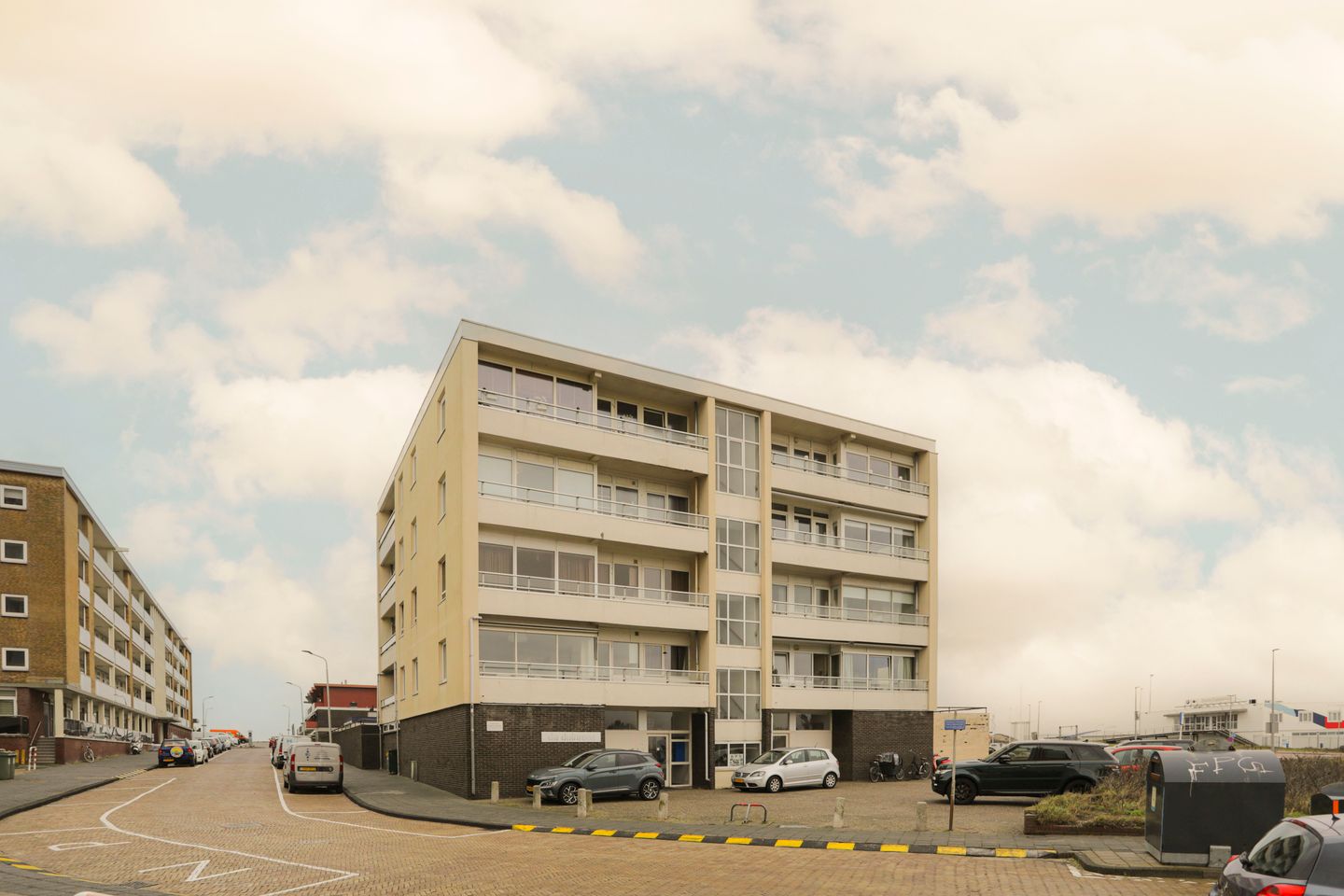 Photo 4 of Burgemeester van Alphenstraat 59-F3