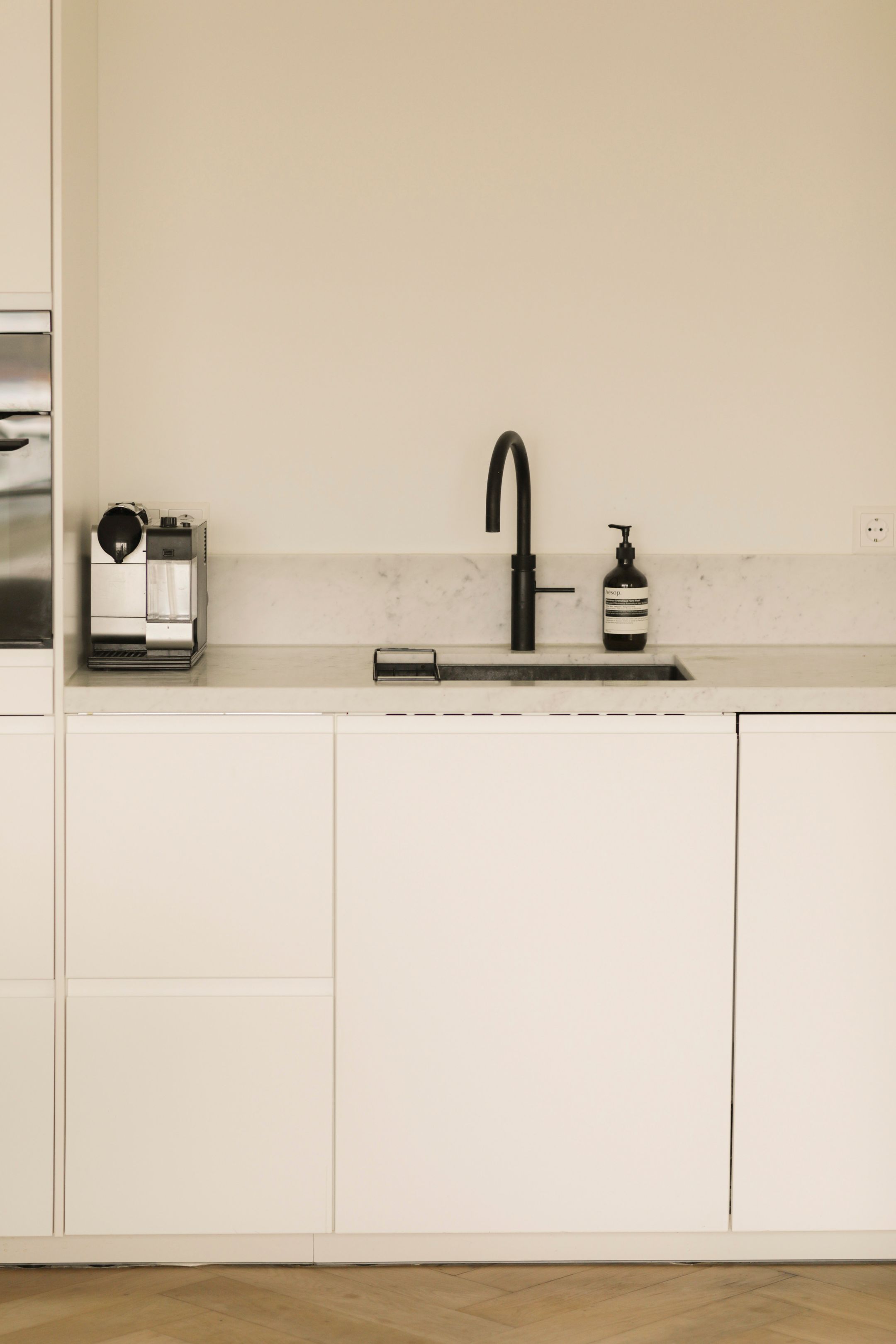 Photo 12 of Burgemeester van Alphenstraat 59-F3