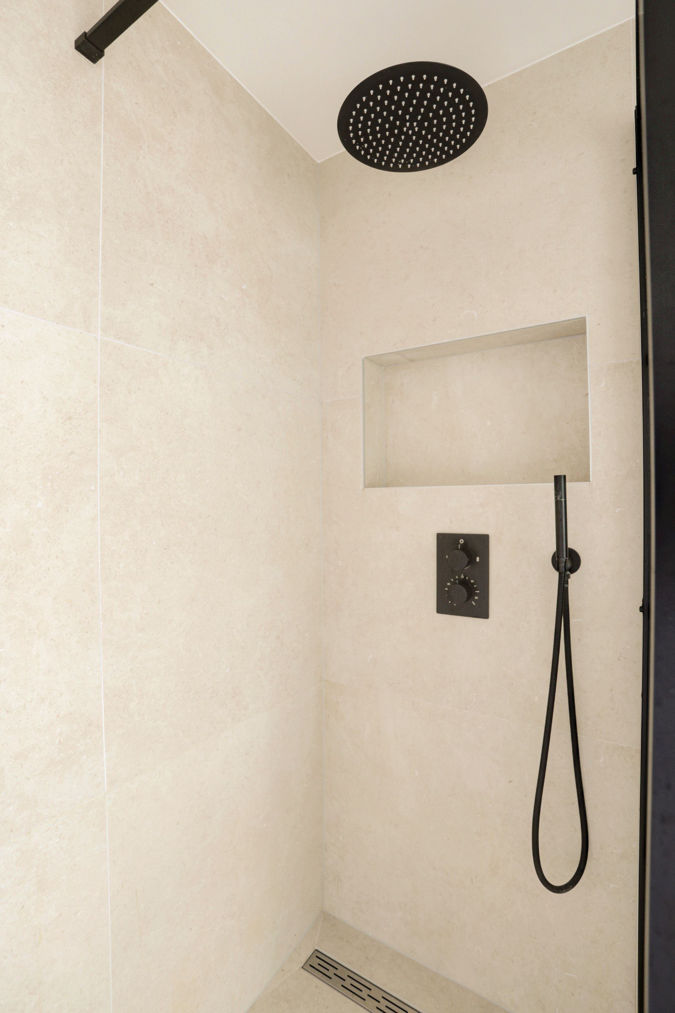 Photo 21 of Burgemeester van Alphenstraat 59-F3