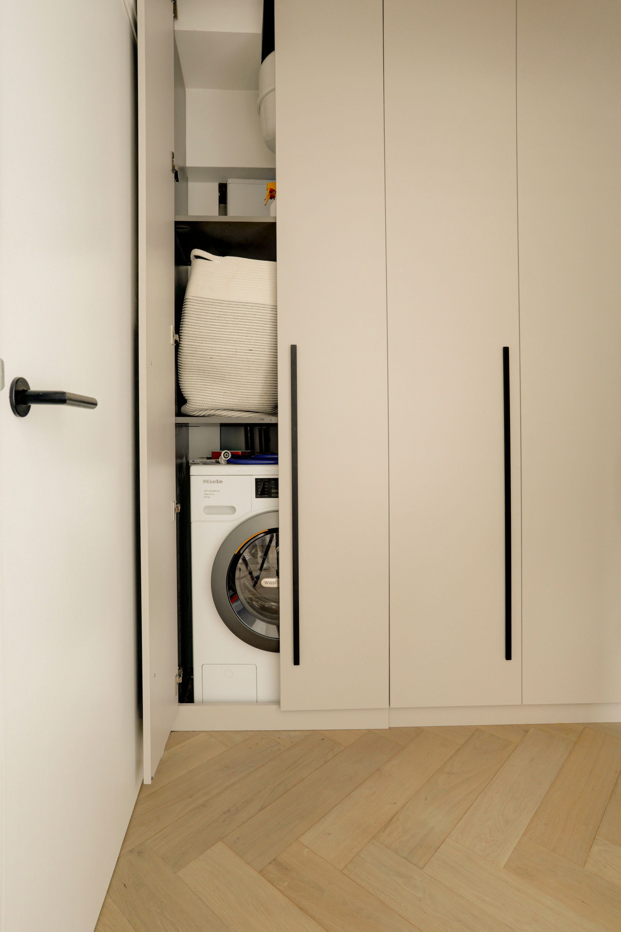 Photo 24 of Burgemeester van Alphenstraat 59-F3