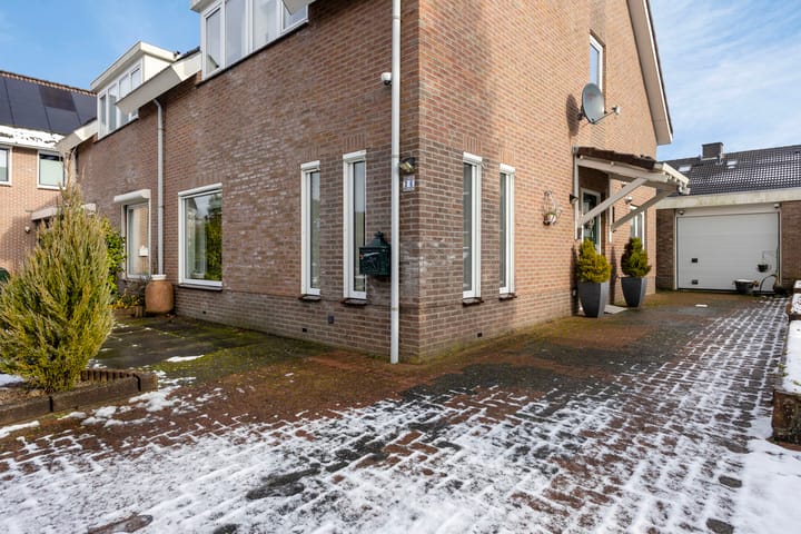 Foto 2 van Peter van Anrooylaan 36