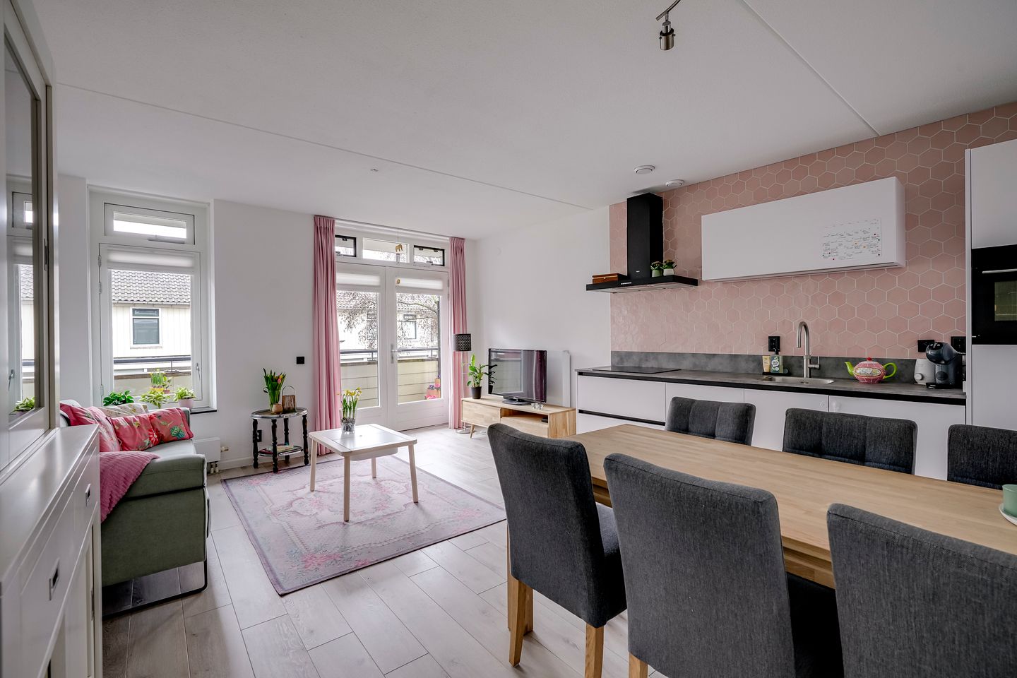 Photo 14 of Charley Tooropstraat 6