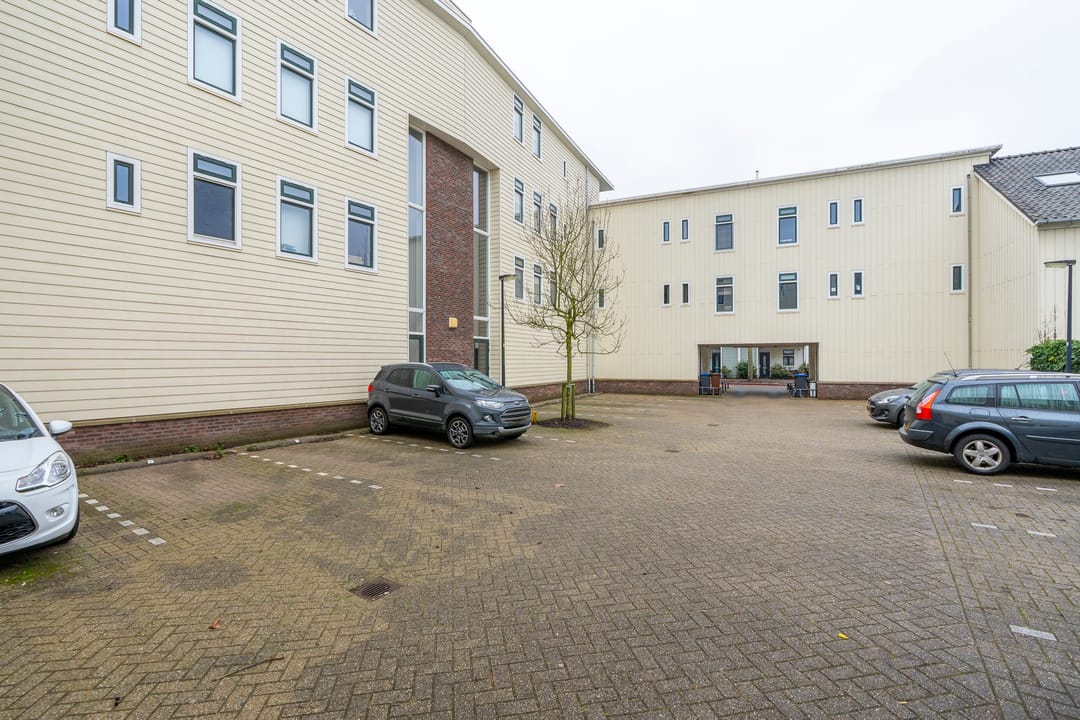 Photo 41 of Charley Tooropstraat 6