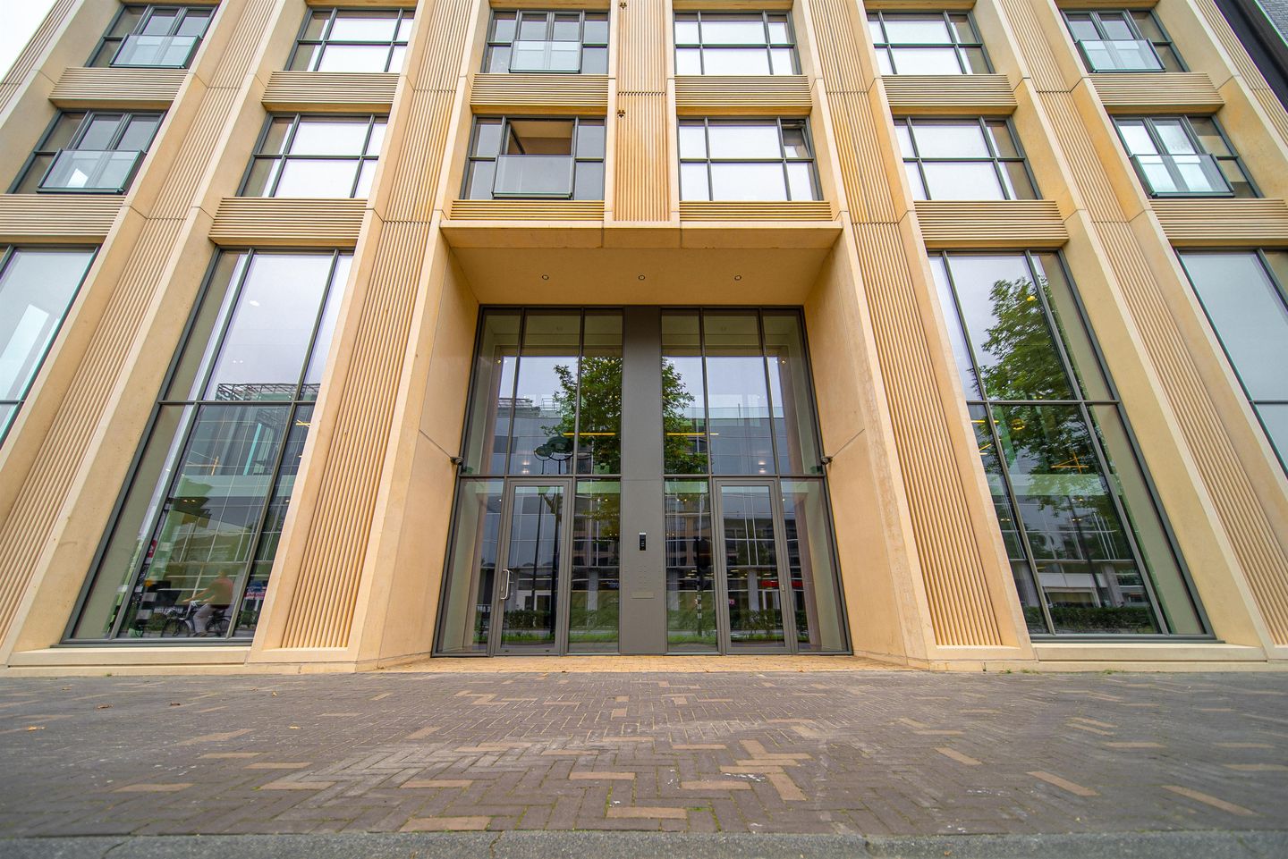 Bekijk foto 2 van Spoorlaan 340