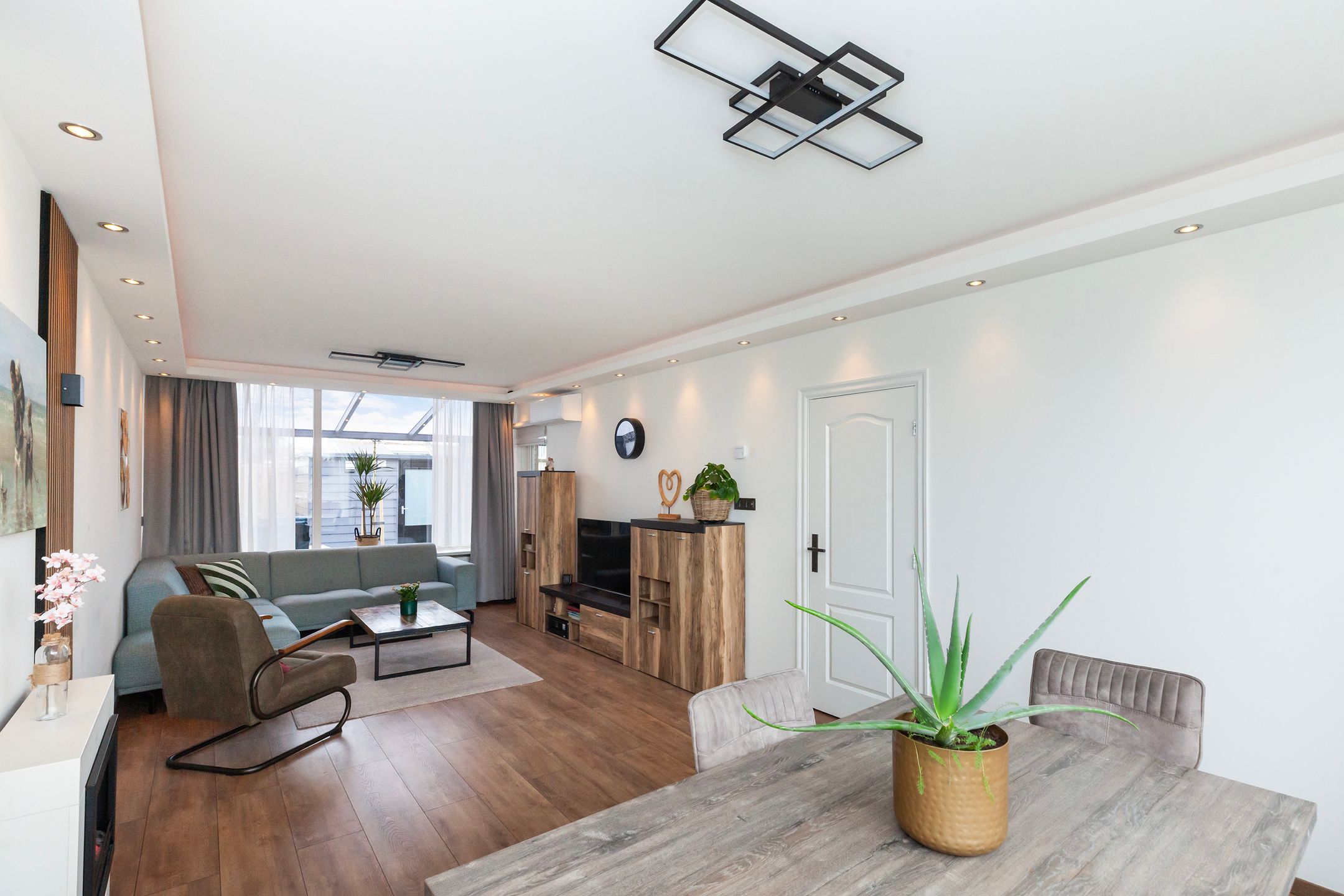 Foto 12 van Lange Tiendweg 91