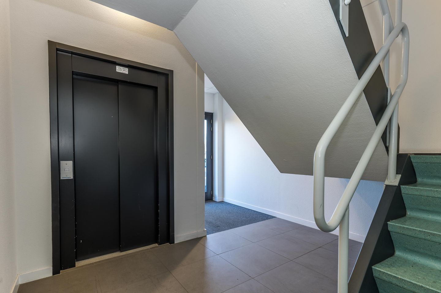 View photo 5 of Cairostraat 79