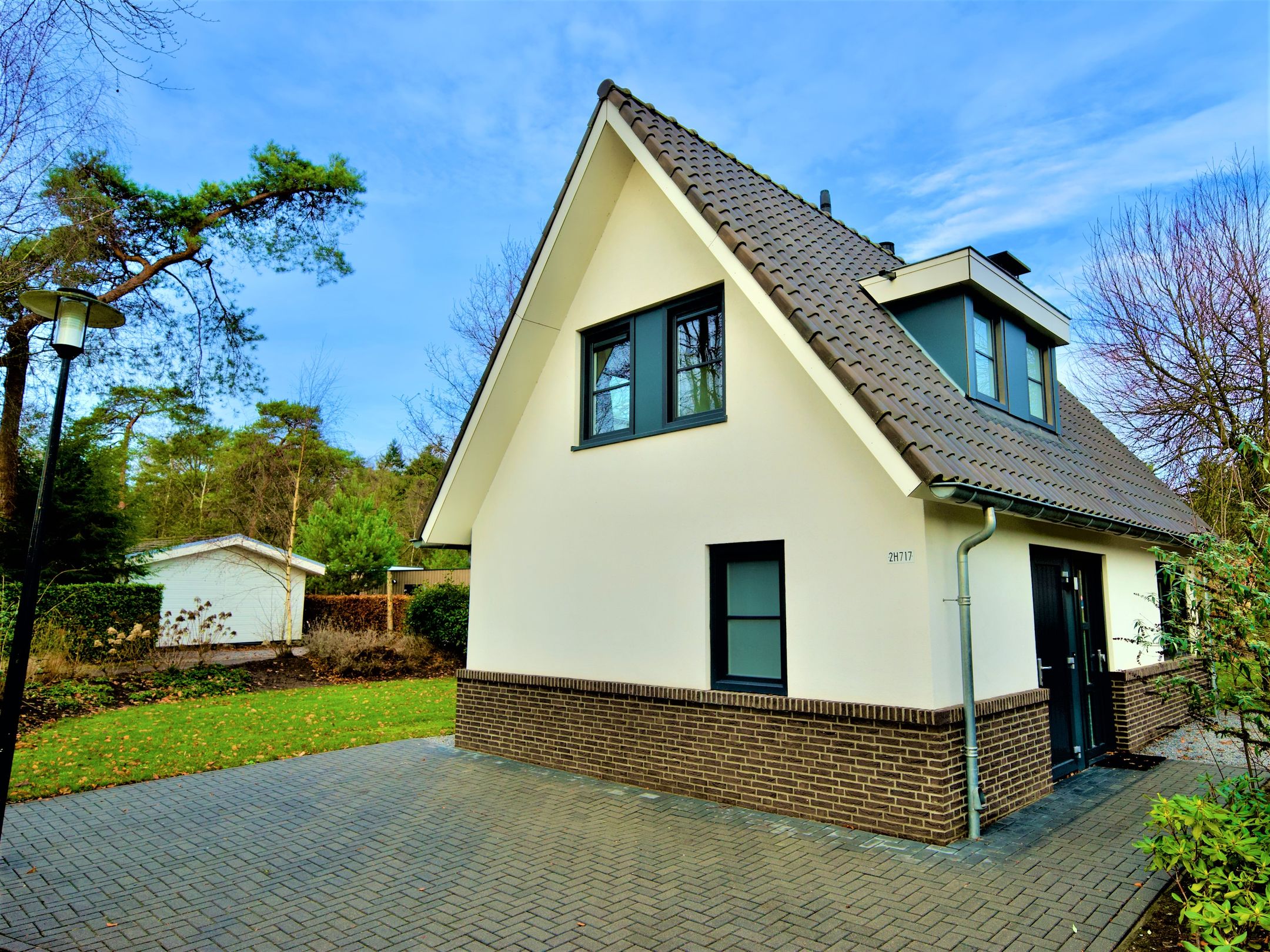 4-bedroom freehold villa in Lochem — photo 1 of 5