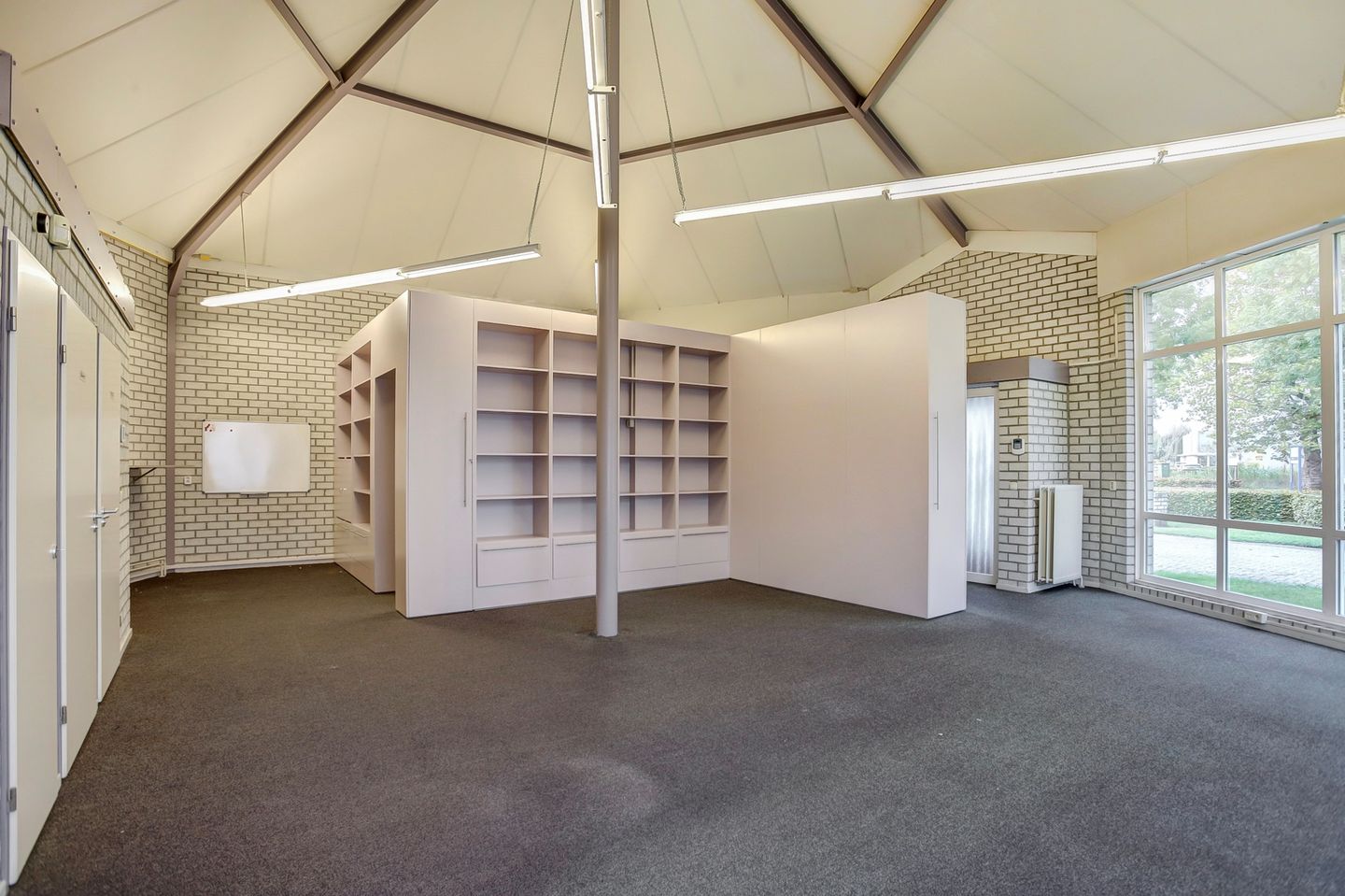 View photo 3 of Raambrug 38