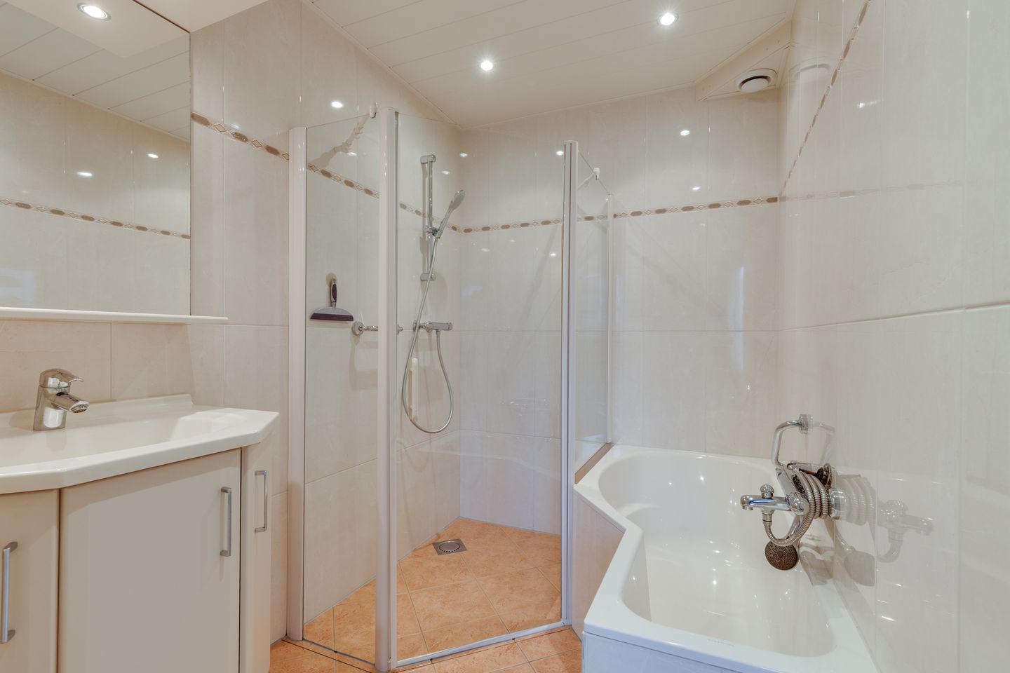 Photo 10 of Varsseveldsestraatweg 29-A