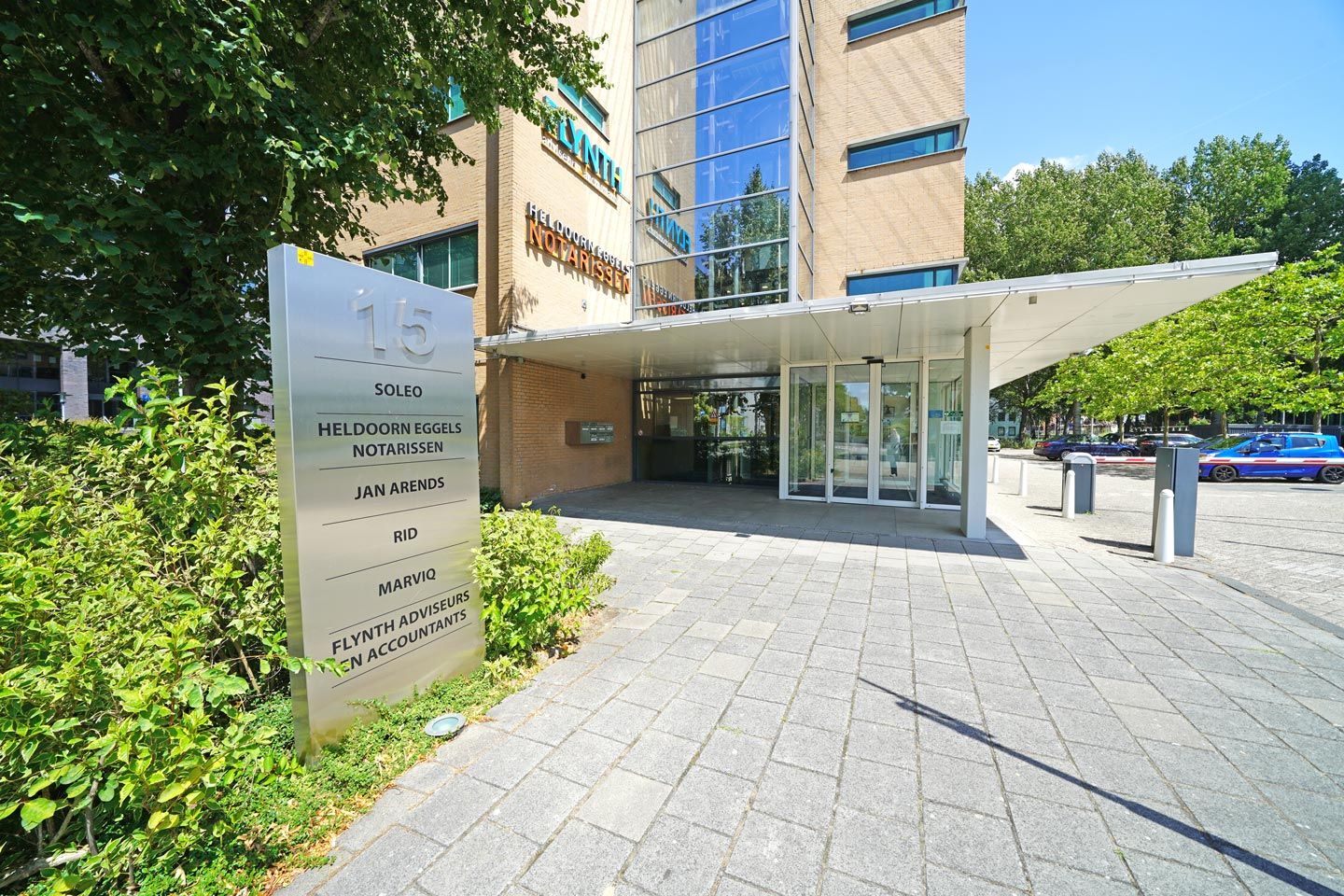 Bekijk foto 2 van Rooseveltweg 15