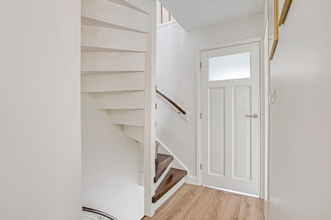 Photo 11 of Lessestraat 55