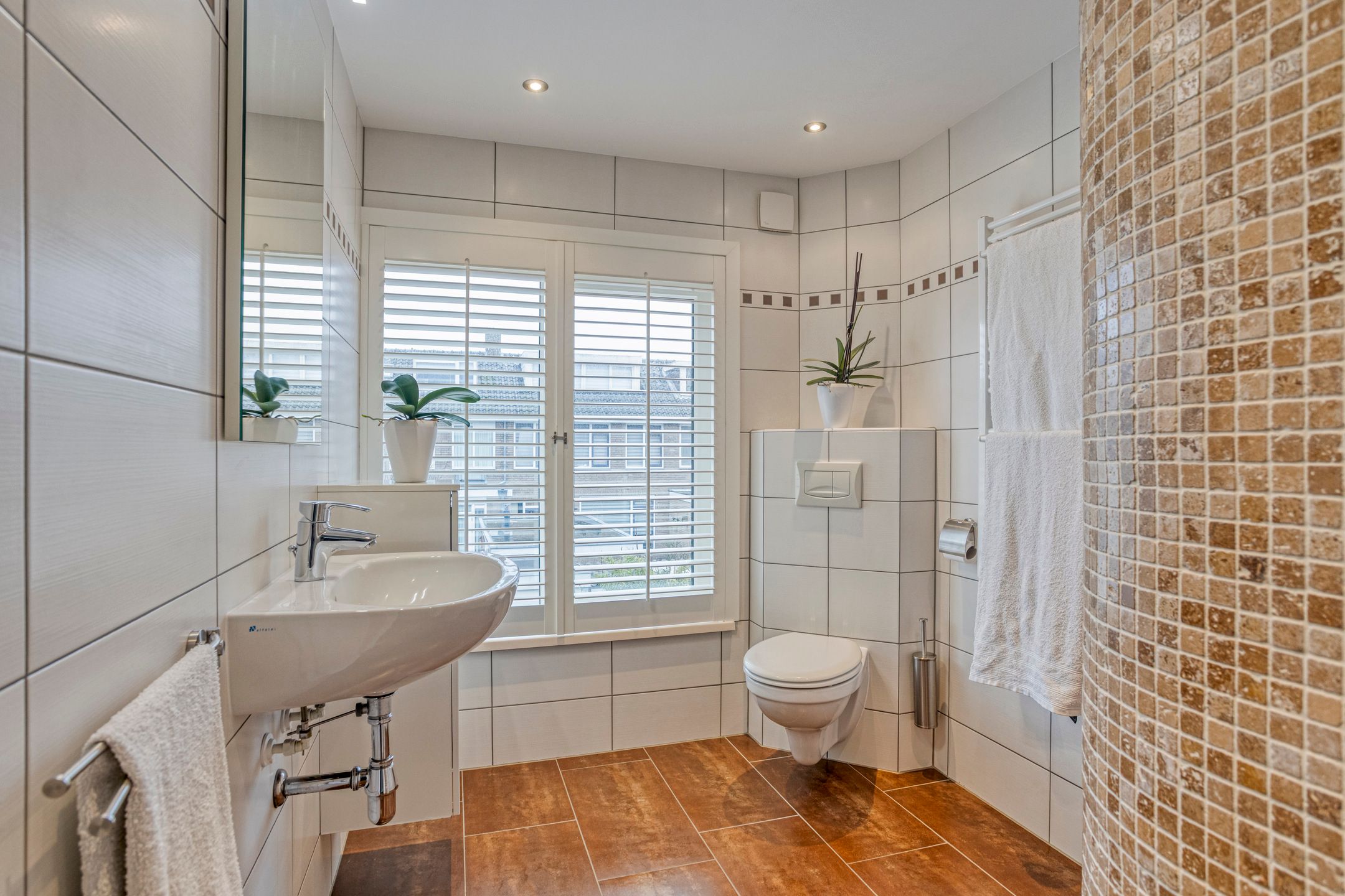 Photo 18 of Lessestraat 55