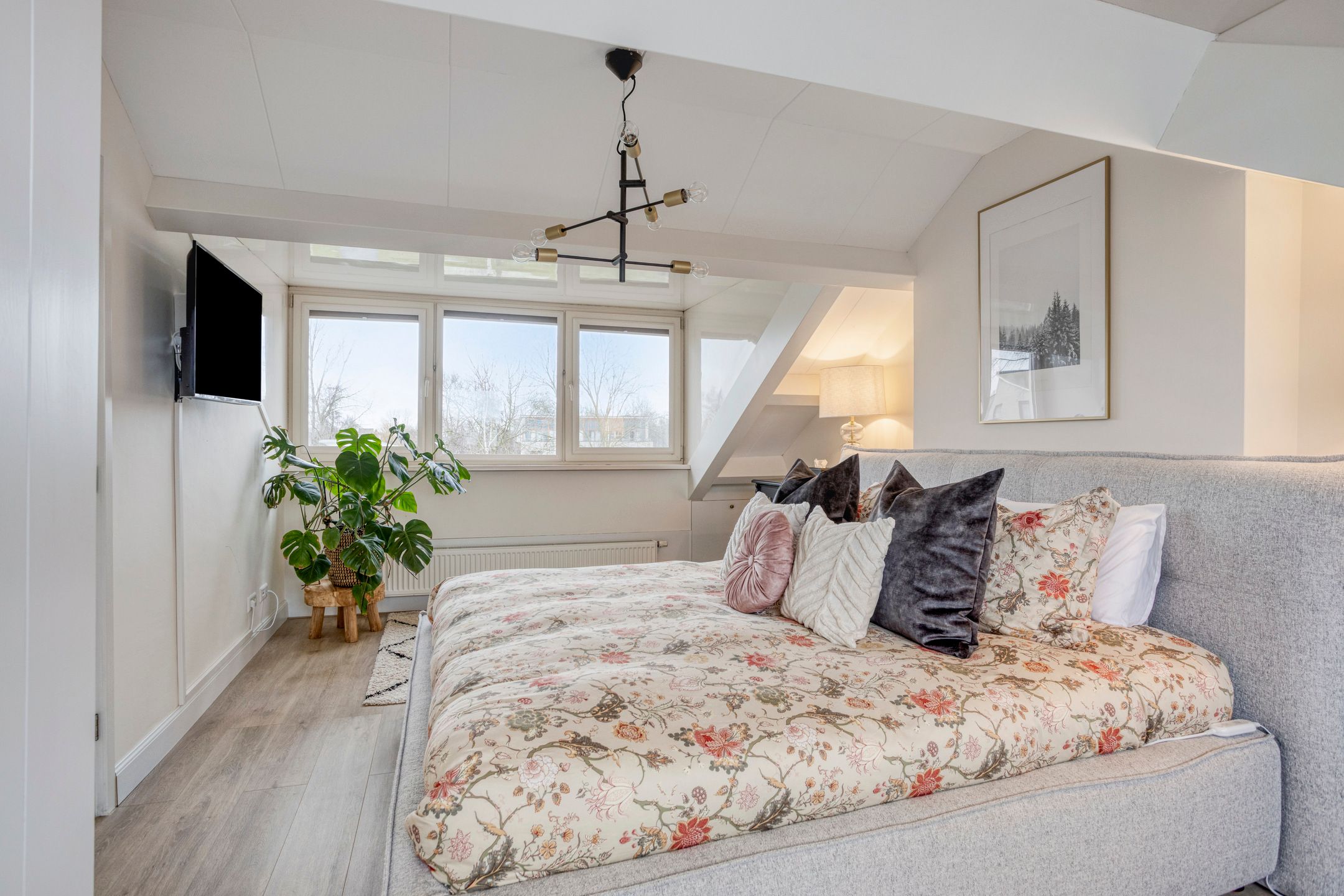 Photo 21 of Lessestraat 55