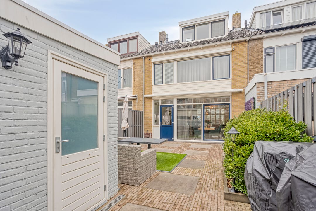 Photo 22 of Lessestraat 55