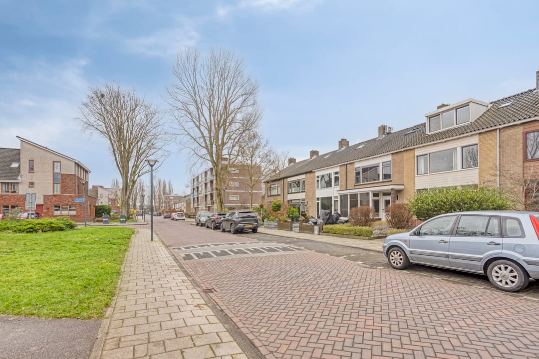 Photo 26 of Lessestraat 55