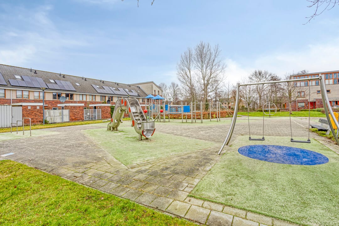 Photo 28 of Lessestraat 55