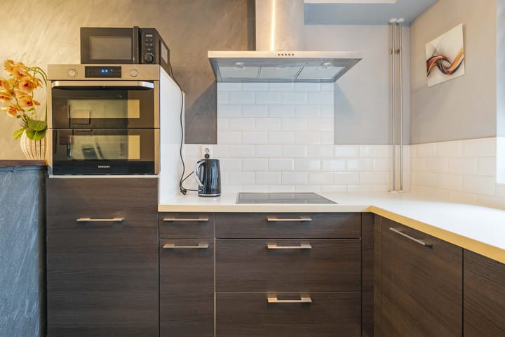 Spacious terraced house with four bedrooms and southwest-facing garden — 13