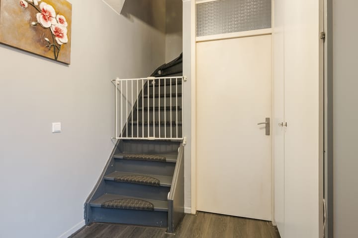 Spacious terraced house with four bedrooms and southwest-facing garden — 17