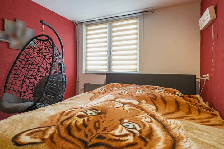 Spacious terraced house with four bedrooms and southwest-facing garden — 23