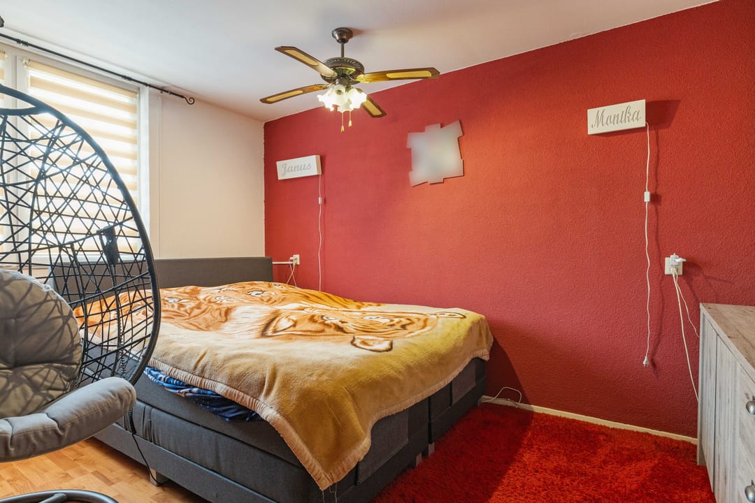 Spacious terraced house with four bedrooms and southwest-facing garden — 22