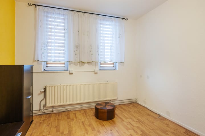 Spacious terraced house with four bedrooms and southwest-facing garden — 27
