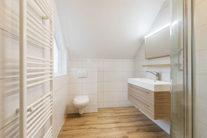 Spacious terraced house with four bedrooms and southwest-facing garden — 33