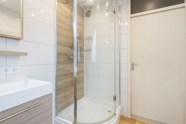 Spacious terraced house with four bedrooms and southwest-facing garden — 35
