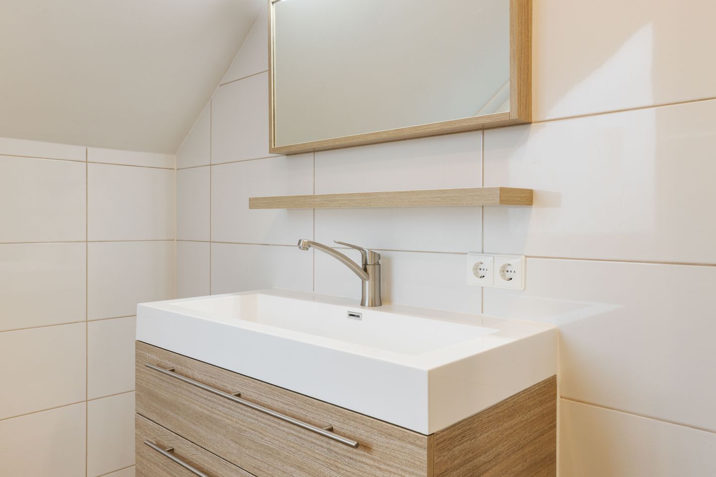 Spacious terraced house with four bedrooms and southwest-facing garden — 38