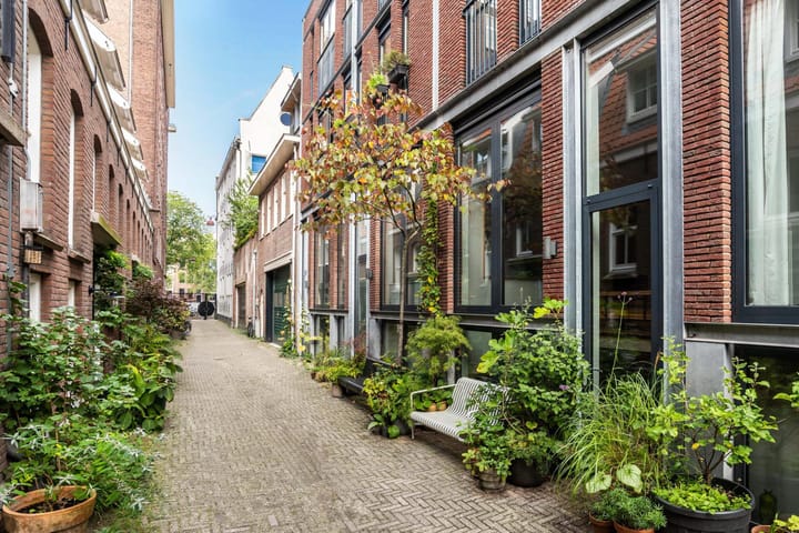 Unique Two-Level Ground Floor Apartment in Historic Central Amsterdam — 40