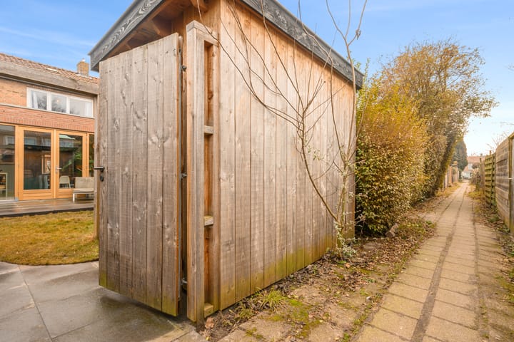 Characteristic Living in Kruiskamp Amersfoort with Sunny Garden and City Centre Nearby — 55