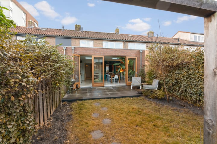 Characteristic Living in Kruiskamp Amersfoort with Sunny Garden and City Centre Nearby — 57