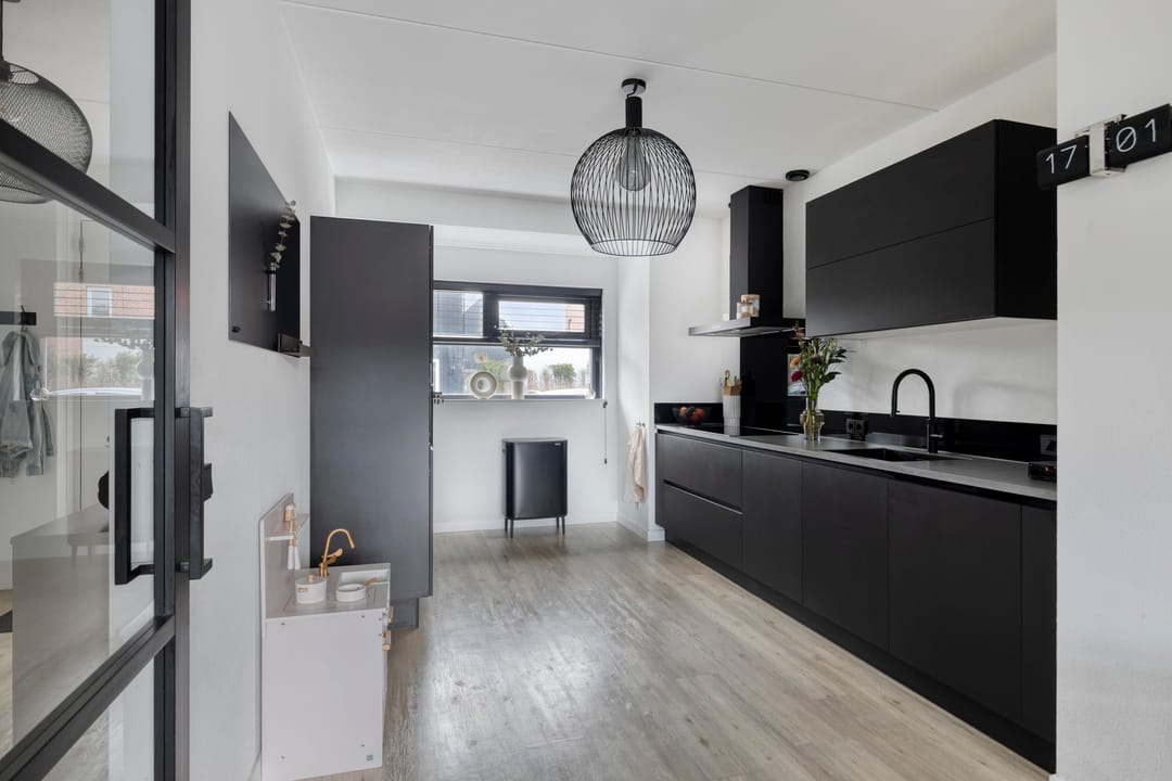 Photo 13 of Willem Sandbergstraat 6