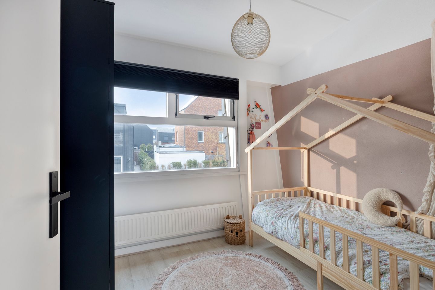 Photo 25 of Willem Sandbergstraat 6