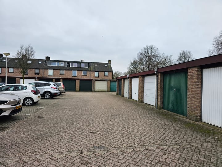 Foto 2 van Brunhildeplein 2 - 4