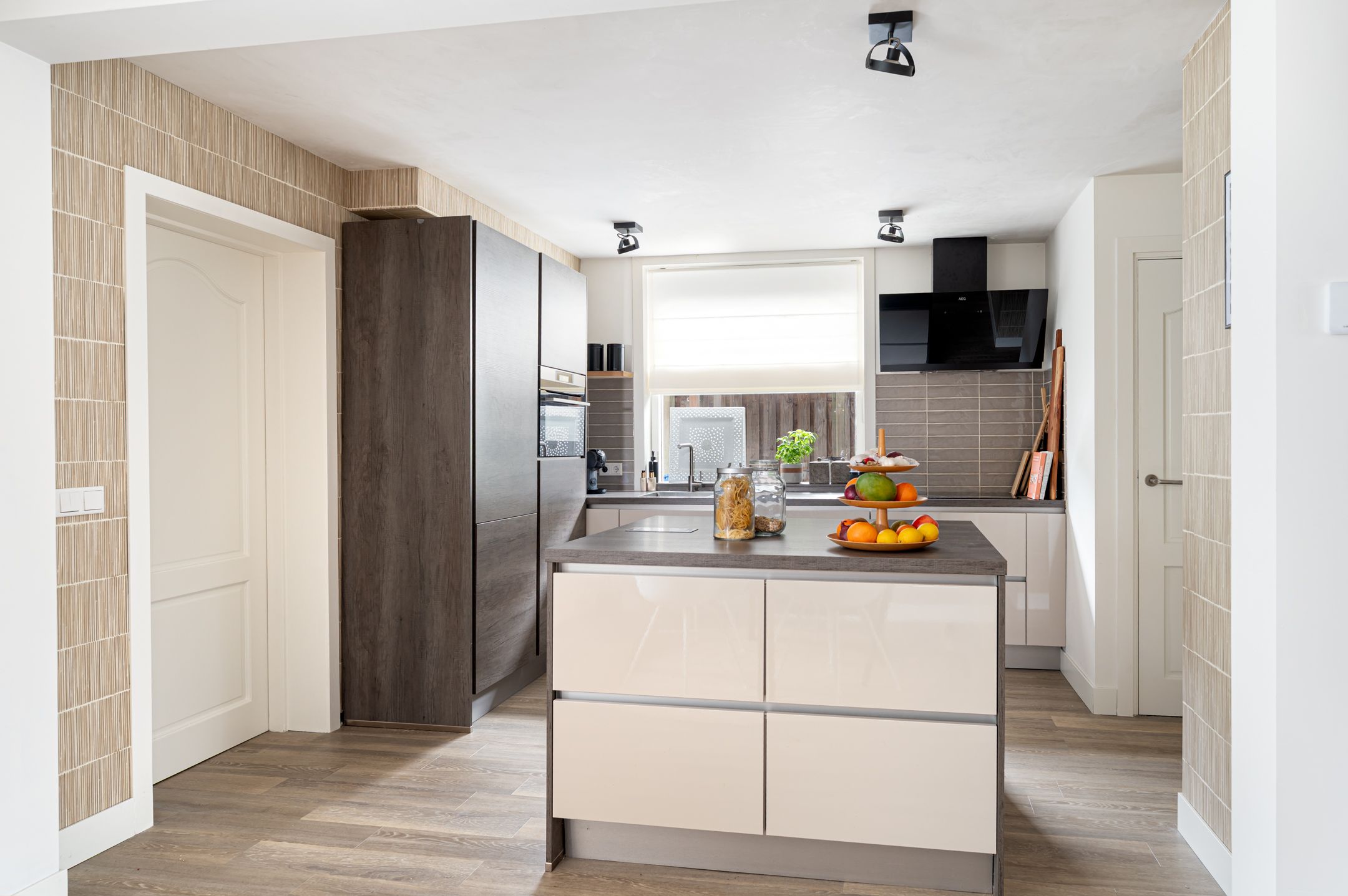 Semi-detached house with large driveway and four bedrooms near Valkenswaard center — 26