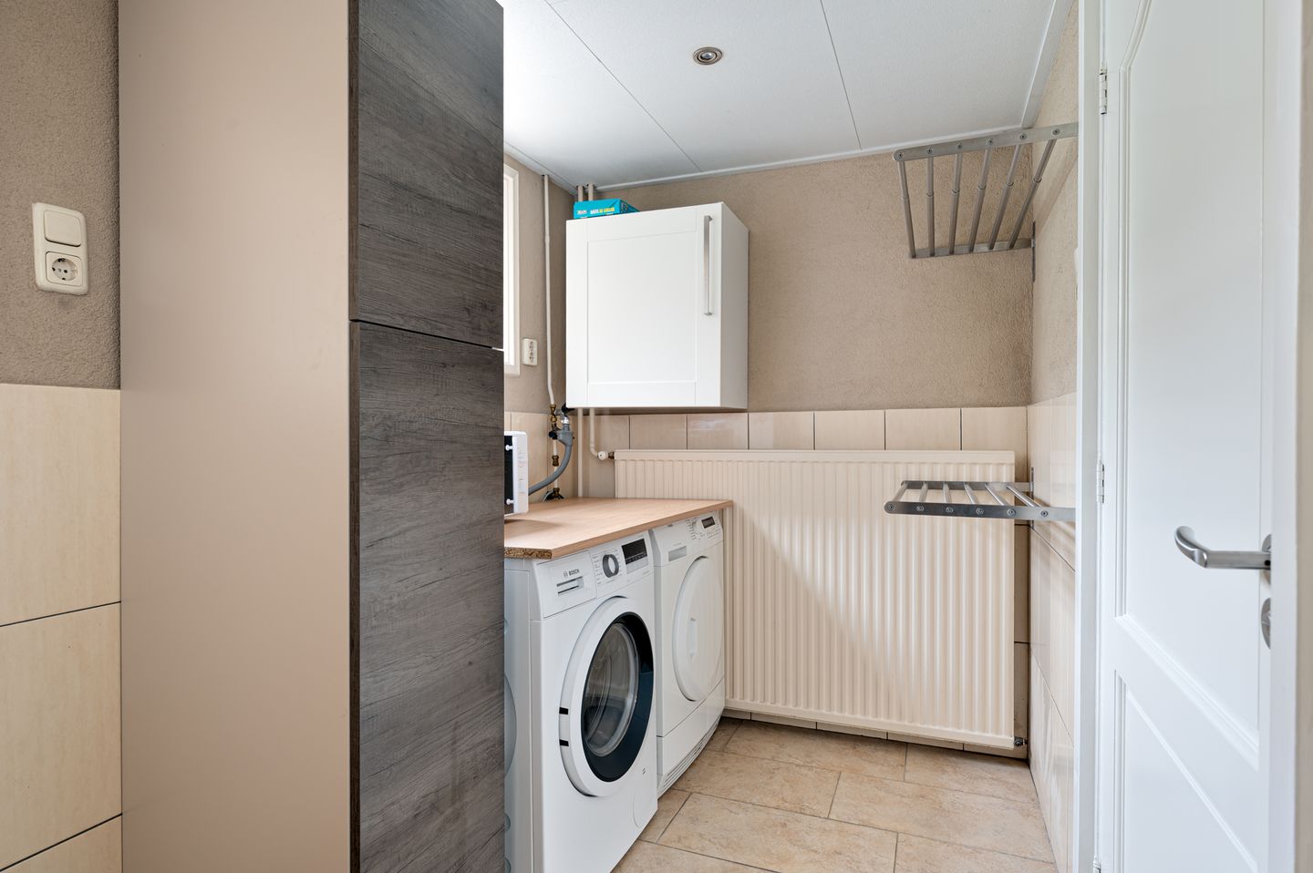 Semi-detached house with large driveway and four bedrooms near Valkenswaard center — 34
