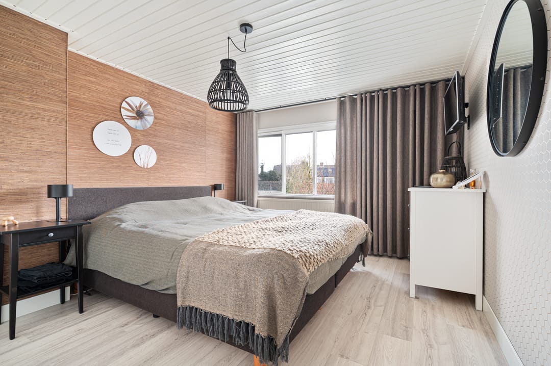 Semi-detached house with large driveway and four bedrooms near Valkenswaard center — 40